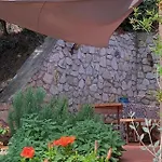 La Mandorla Salata Nyaraló